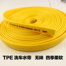 意大利一架小飞机空中撞缆车绳爆炸解体:飞行员和其弟媳不幸遇难
