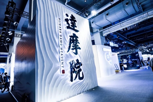 诺奖得主Hinton预言十年后 阿里通用医疗影像AI登Science正刊