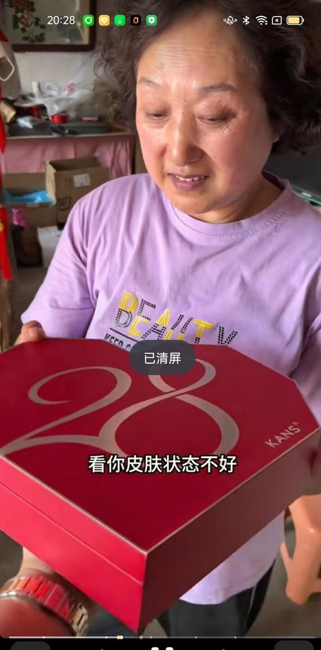 从“全网心疼姥姥”到“更新只为直播”，徐姥姥一家的粉丝正在集体心凉