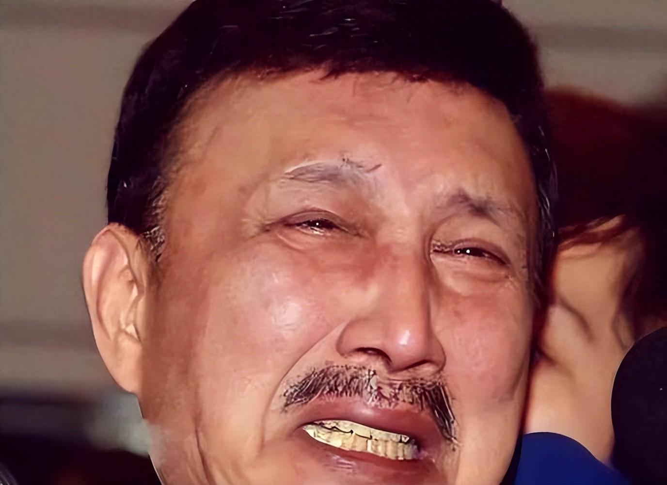 曾是歌坛一代天王,却沦为臭名昭著的台独分子,今家破人亡下场惨