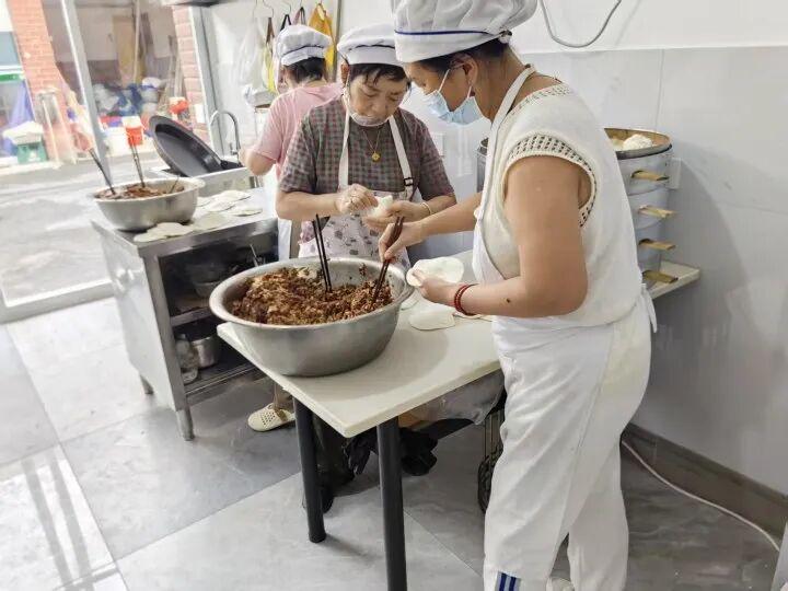 DeepSeek论文上新 署名作者名单超过130人 梁文锋排最后一个