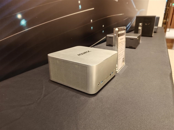 滴滴新一代自动驾驶车型Robotaxi R2亮相：33个传感器、GPU算力超2000TOPS